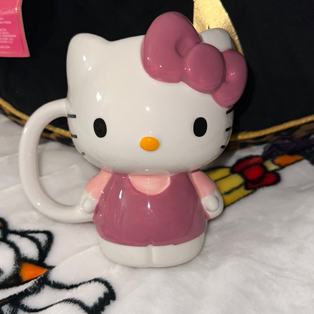 Hello Kitty Full Body Standing Mug